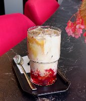 آیس لاته توت فرنگی